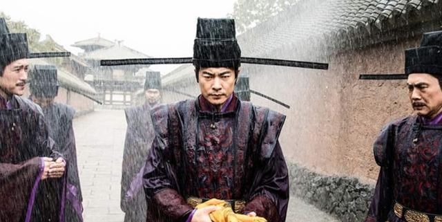  装饰|盔缨、帽翅和锷这三件古物的功能，很可能被今人忽略了