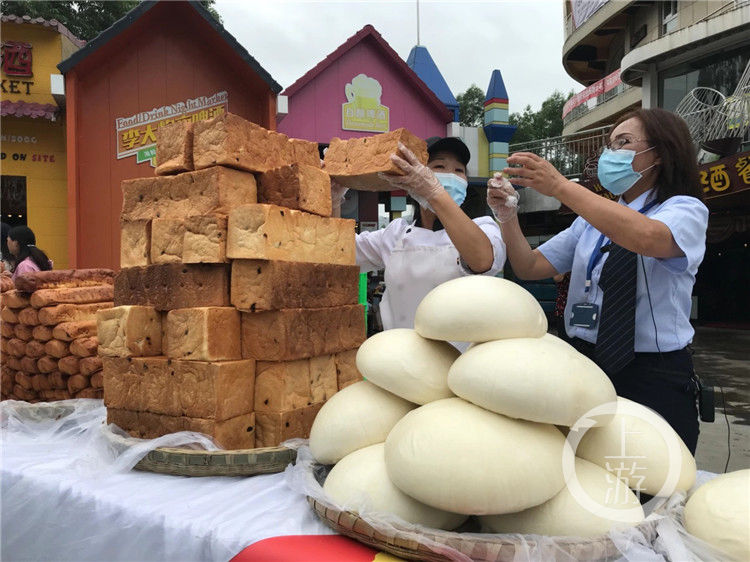 来点|今年中秋来点不一样的？火锅底料馅月饼了解一下！