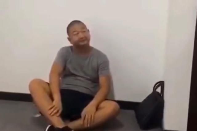  参加|网红再参加说唱比赛惨遭淘汰，自认说唱天王，曾向吴亦凡下跪道歉