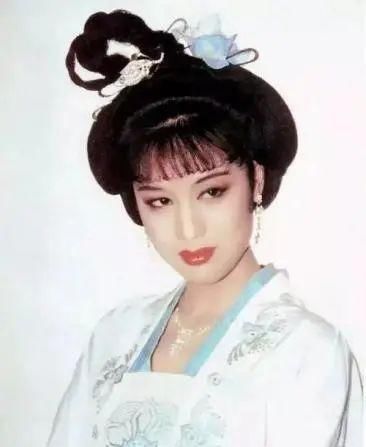  领证|撞脸黄圣依，演过杨幂母亲的李建群，与名导同居27年，为何不领证