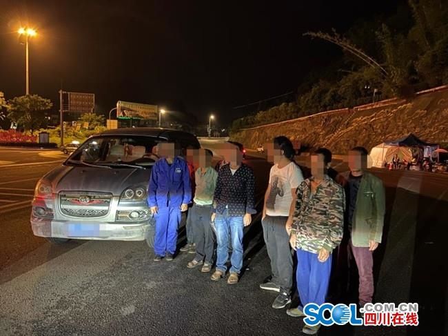  强行|嚣张！超员驾驶员为逃避检查强行冲卡 结果……