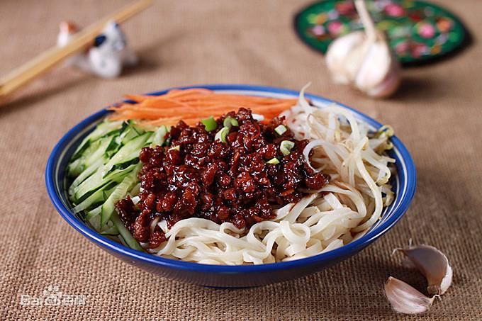  胃口|夏天，胃口最好的治愈就是一碗这样的炸酱面！《舌尖上的中国》让人想去吃！