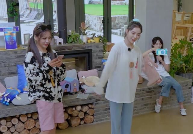  芭蕾|许佳琪教小朋友们跳芭蕾，郑爽明明也会，可反应却暖心又大气