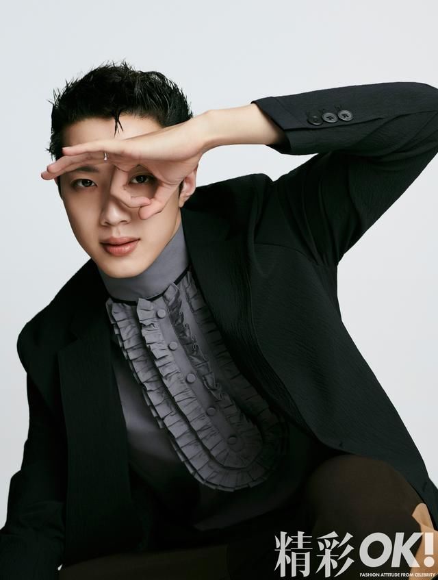  风格|赖冠霖最新杂志大片来袭，多种风格穿搭尽显别样魅力，时尚感爆棚