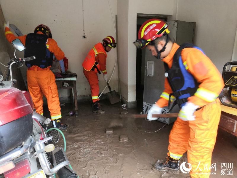 排涝|四川巴中：暴雨导致多地受灾 消防部门紧急排涝转移疏散人员排除险情