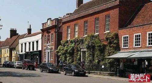 商店|窃贼驾车撞商店抢走ATM机，没想地下竟是500年前富商之家