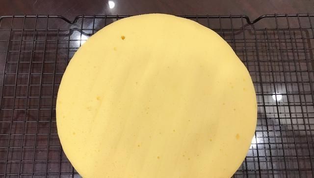  软嫩|做电饭锅蛋糕，不需要加酵母，一样可以做出鲜香、软嫩的蛋糕