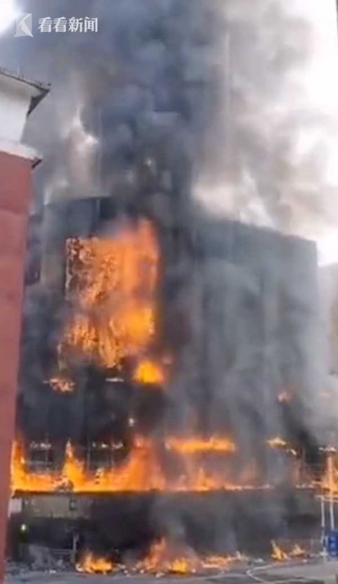  商场|广东清远一商场发生火灾 整栋大楼被大火吞噬