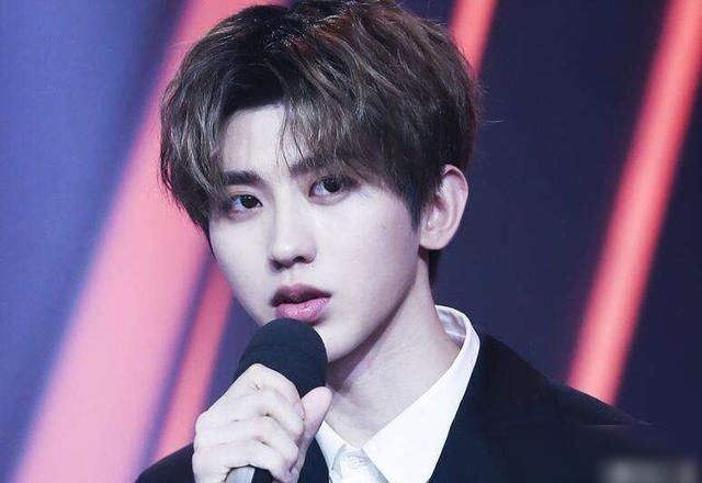 榜单|畸形饭圈?粉丝充4百年会员只为爱豆出道,曾为榜单"搬家"耗资千万