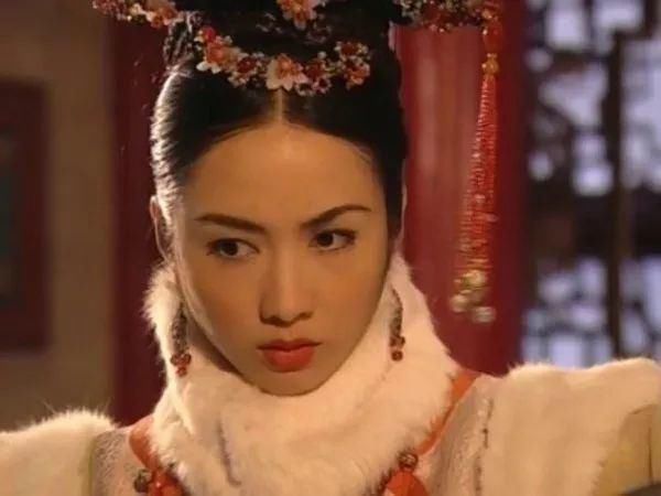  黎姿|48岁黎姿健身照刷屏，网友：自律的人，楚楚动人！