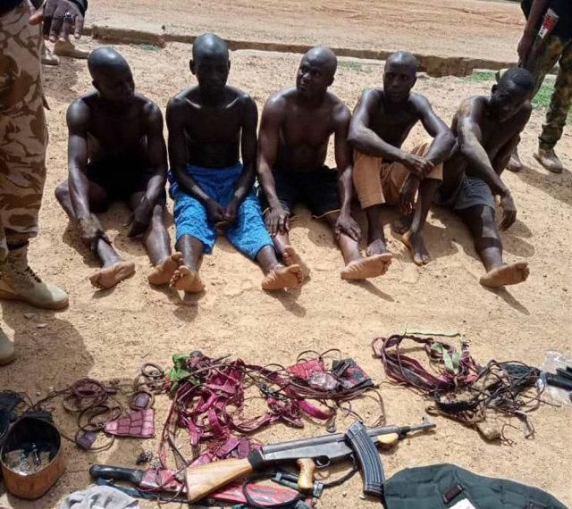  弹药|各国警方展示查获的非法自制枪械 疫情当前贼心不死 用铁管造黑枪