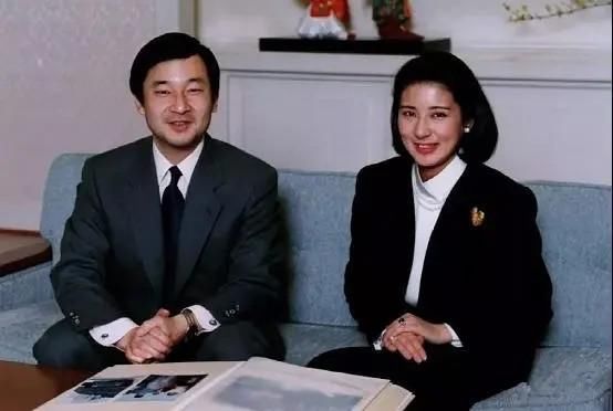  关系|日本皇后描眉技术差，不如泰国两代王后，这跟钱有关系吗？