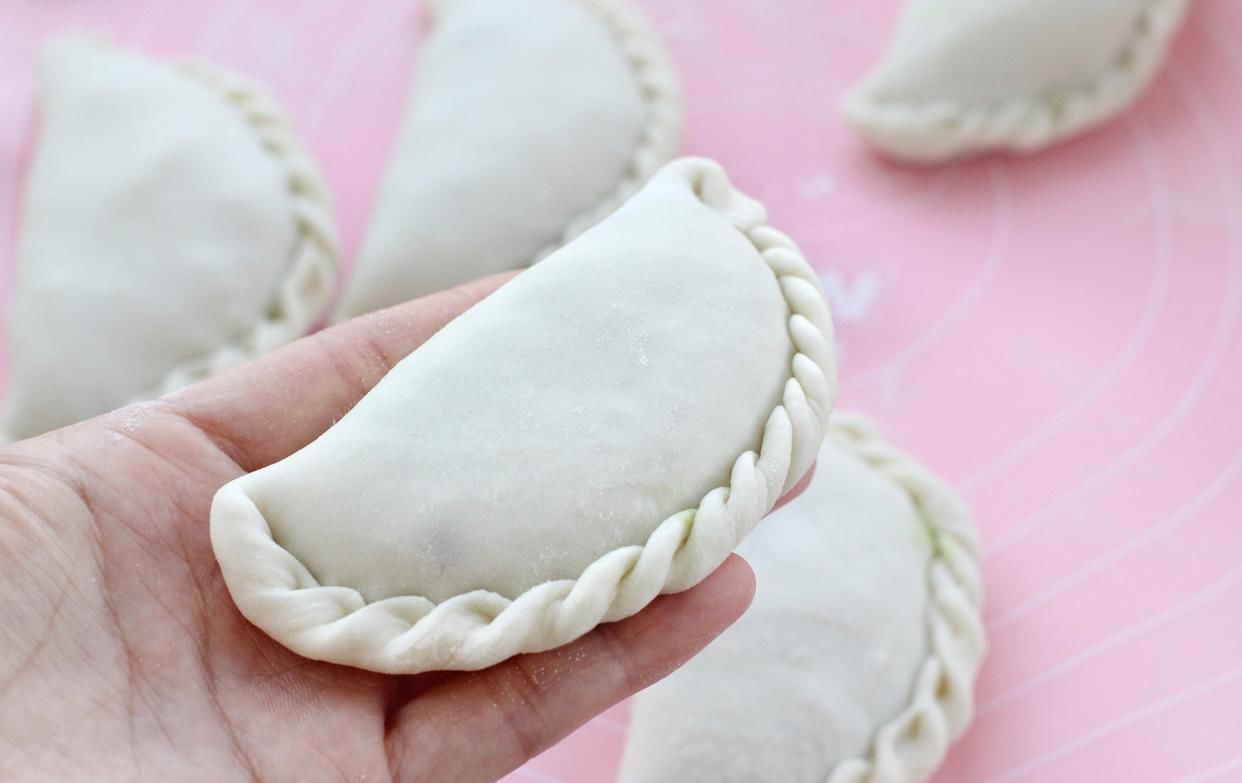  韭菜|详解花边韭菜盒子的做法，皮薄不露馅，口感倍儿鲜美，分分钟吃撑