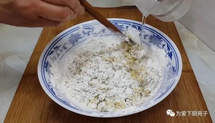  简单|油条这做法才简单，切一切炸一炸，个个焦脆又香甜，学会能开店了