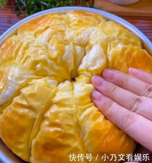 面包|3个鸡蛋1碗面粉,不用烤箱也能做面包,比买的还蓬松暄软,孩子最爱