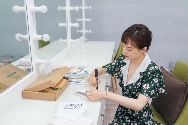  赞破|孙俪留长发！开心发动态迅速点赞破万，实力偶像果然名不虚传！