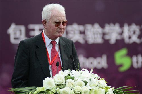 中国|当年娶了中国姑娘,还改成妻子姓氏的外国小伙,如今继承岳父百亿