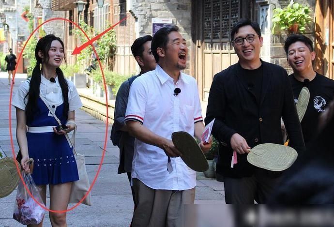  生图|徐艺洋首档综艺生图，离开十级滤镜，这就是黄子韬力捧的理由？