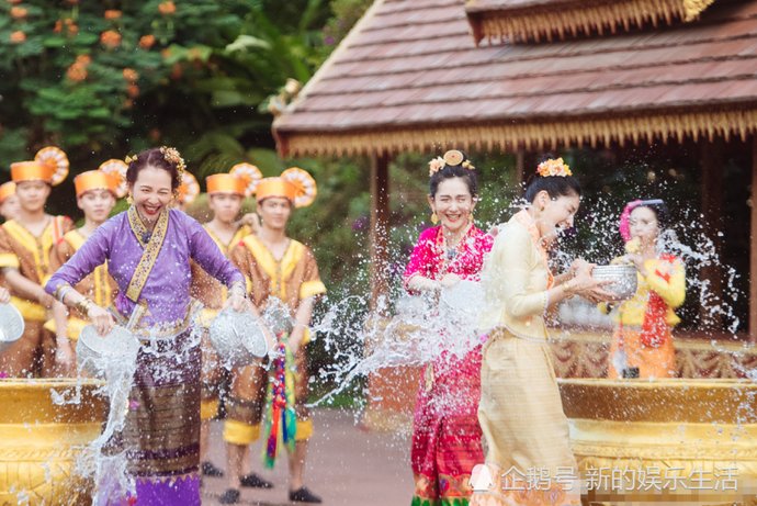  泼水|妻子团泼水后，嘉宾全员脱妆，看到吉娜的脸后，美得像半永久