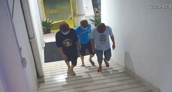  广州|作案前先戴硅胶面具“换脸”！广州3男子“易容”盗窃，被抓时有人腰上还别了一把菜刀