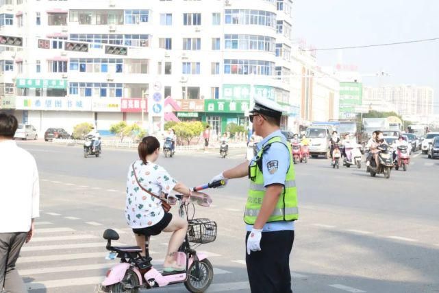  非机动车|自行车等非机动车路口应该怎么左拐？