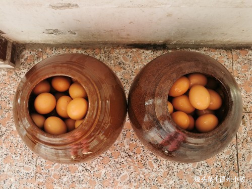 农村|奶奶祖传腌鸡蛋方法,只放盐啥都不用放,一个月个个起沙又流油