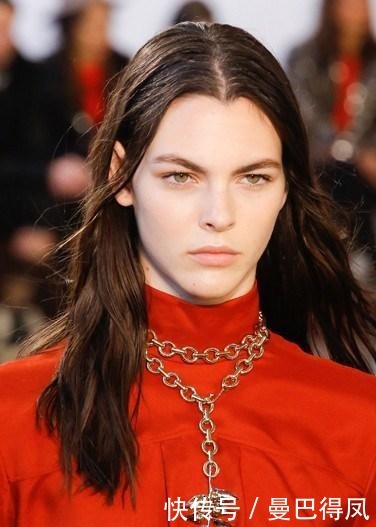 金链|“大金链”重回时尚巅峰!配上它洋气又吸睛,时尚达人都爱不释手
