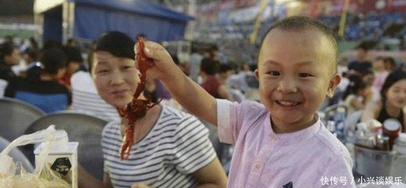  澳洲龙虾|幼儿园让小朋友带龙虾，第二天，家长永远忘不了老师看我的眼神