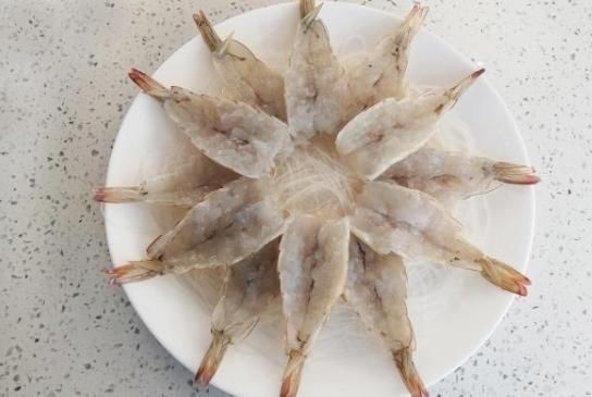  美味|三伏天，这种海鲜别放过，不煮不炒，简单蒸一蒸，营养全面更美味