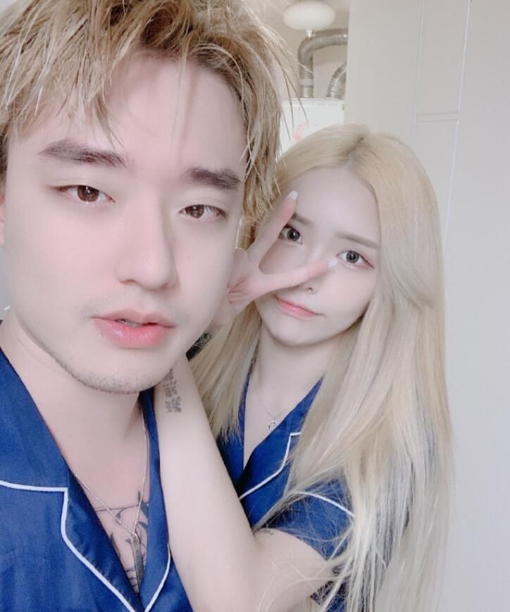  老婆|大舅子晒出夫妻近照，老婆身材世间罕见，糖小幽彻底输了