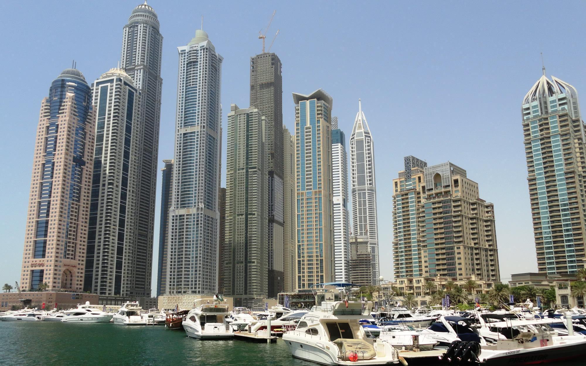 全球|全球第一大人工码头:面积仅4.9平方千米,却被塞进了超200座高楼