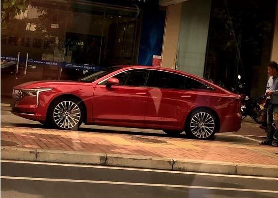  国产汽车厂商|全新奔腾B70现身，红色涂装很洋气，19寸轮毂加持配1.5T