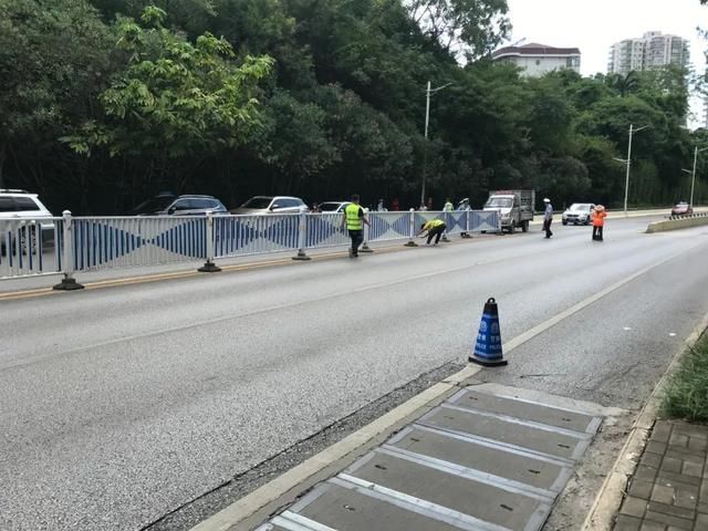  事故|突发！南宁一公交车撞上护栏，有人员受伤