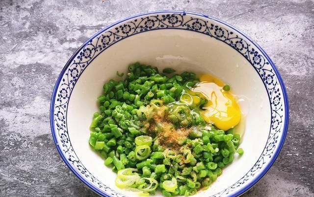 做成|豆角不炒不炖,做成面食太香了,早餐有蛋有菜营养足,适合懒人