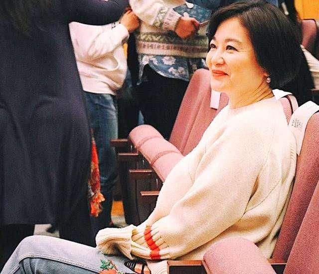  同龄人|林青霞素颜一点不显老，没修图也没扮嫩，跟马伊琍看着像同龄人！