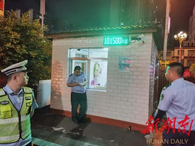 超重|超重560%，沅陵交警查获“百吨王”