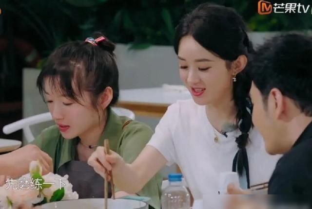 屡次|《中餐厅4》赵丽颖为何屡次被黑?看到冯绍峰上热搜后,我懂了