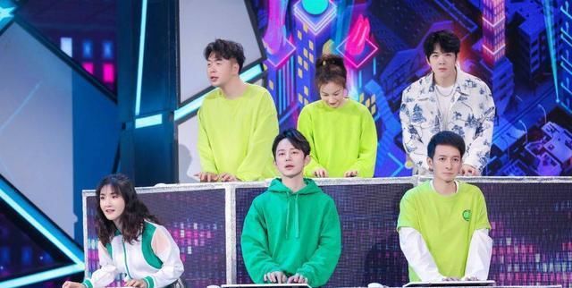  彭昱畅|快本变选秀口碑崩塌？何炅因彭昱畅被黑，网友：还我青春