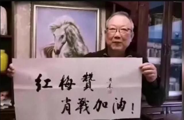 重庆|肖战代言重庆线下活动，爷爷奶奶应援被质疑摆拍，评论疑道出真相