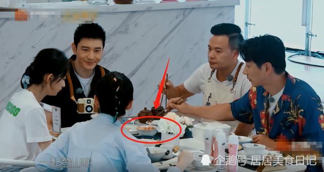  黄晓明|《中餐厅》都夸黄晓明鸡蛋饼好吃！看清桌上剩菜后，网友：懒得装！