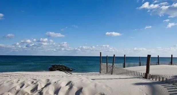 火光冲天|美国多地再发暴乱,5000抗议者冲破法院围栏,火光冲天