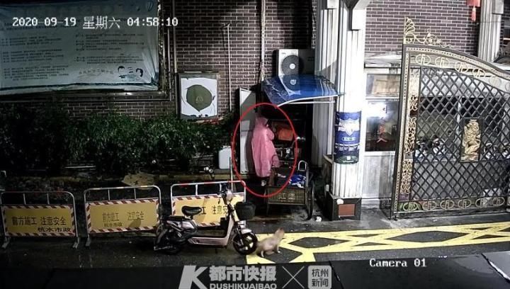 房间|年轻女子竟然偷快递上瘾！民警在她房间查获了20多件快递