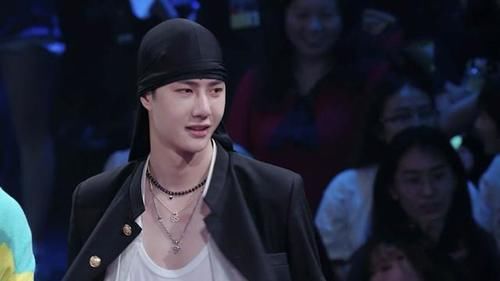  王一博|《街舞3》水舞台吸睛，张艺兴说“一搏没有脱”，王一博羞涩回应