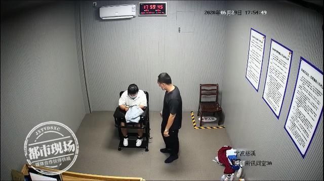 女子|与丈夫吵完架后，为向证明自己“会赚钱”，女子偷偷跑去干这事