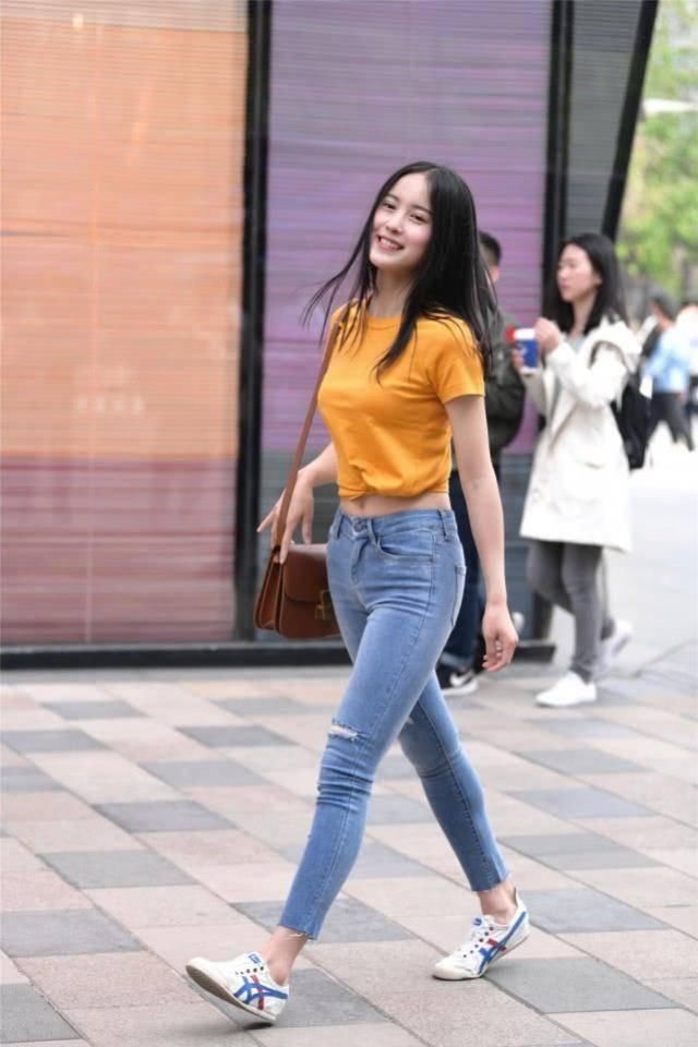  阳光|牛仔裤帅气百搭显高显瘦，青春阳光搭配起来易如反掌