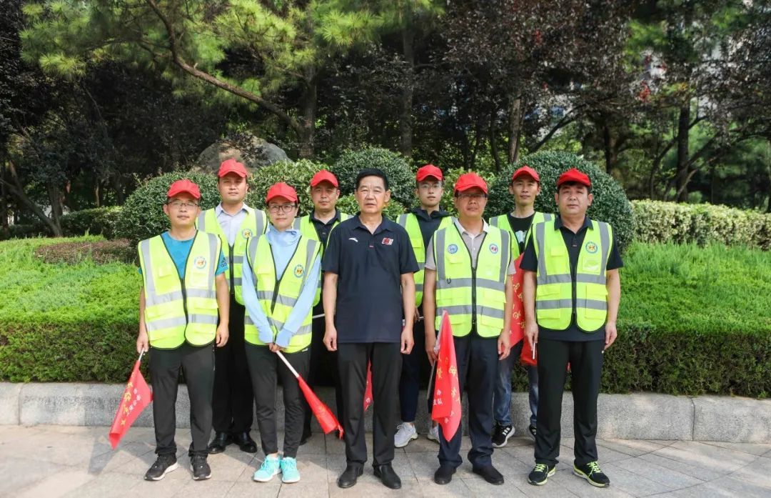 体育局|市体育局开展“礼让斑马线 我为你点赞”文明劝导体验活动