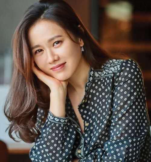 合影|正主带头磕糖？孙艺珍大方晒与玄彬合影，两人相互依偎超甜蜜