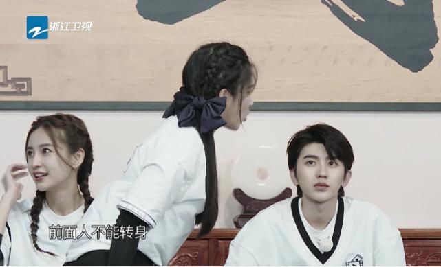  奔跑|《奔跑吧》最不守规则的嘉宾，玩游戏时公然“放水”，心疼baby