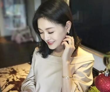  女王|43岁大S大方承认失去事业心：她真的活成了励志女王的反面吗？