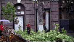  当场|生活中38个最危险的瞬间，离当场去世就差那么0.01秒